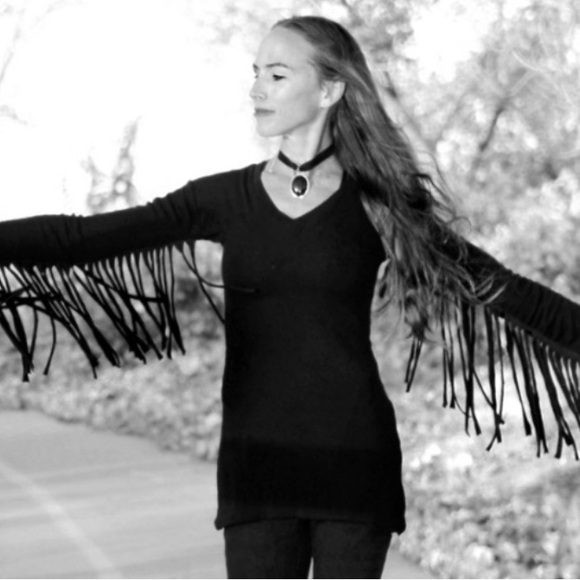 Liar’s Club Misfit Women’s Black Long Fringe Sleeve Ghost Bella Top Size L NWT - Picture 2 of 10